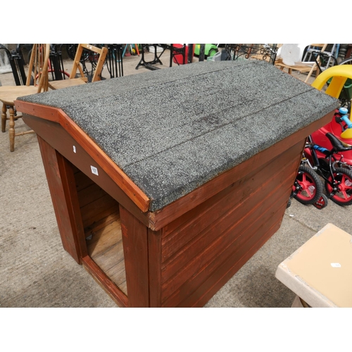 107 - LARGE DOG KENNEL