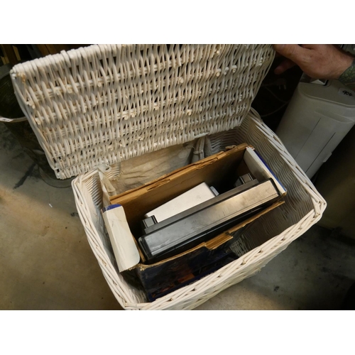 905 - LINEN BASKET & CONTENTS