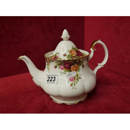 223 - OLD COUNTRY ROSE TEA POT