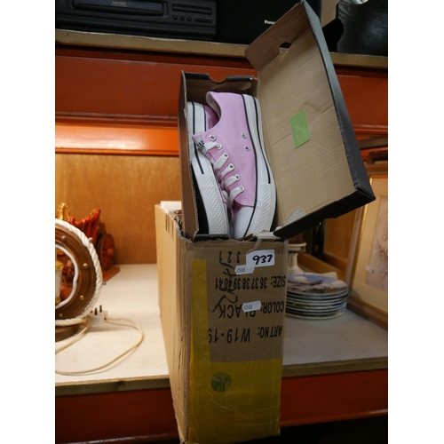 937 - BOX OF LADIES TRAINERS