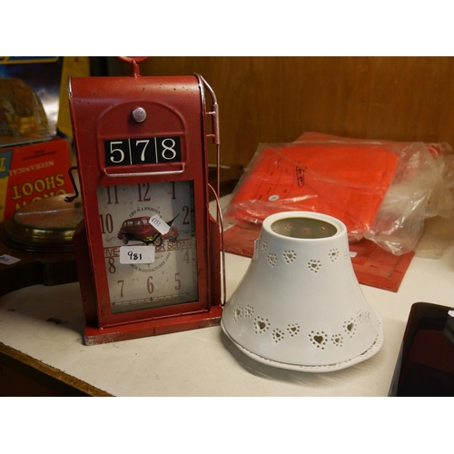 981 - CLOCK PLUS CANDLE STAND