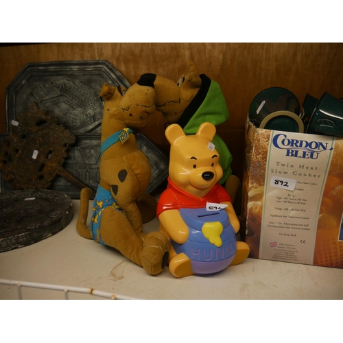 894 - SCOOBY DOO X 2 PLUS POOH BEAR