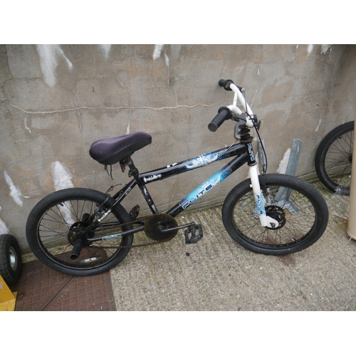 135 - BOYS BIKE