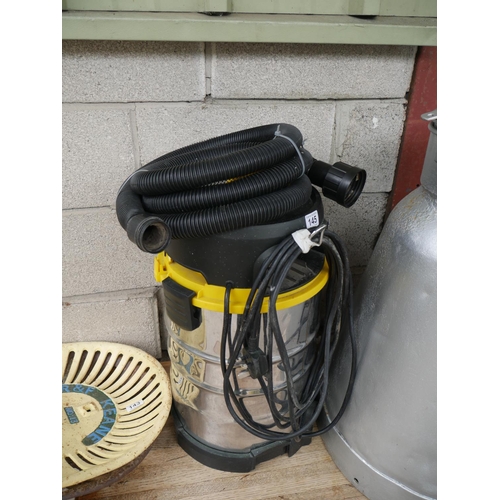 145 - WET & DRY VACUUM CLEANER