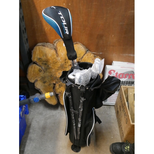 188 - GOLF BAG & CLUBS