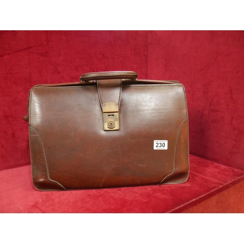 230 - GLADSTONE BAG