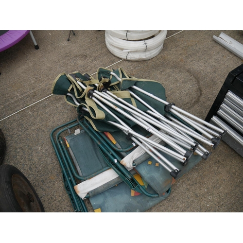 59 - LOT OF FOLDING CHAIRS