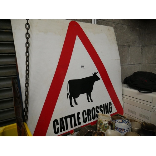 611 - CATTLE CROSSING SIGN