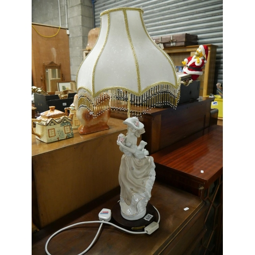 625 - FIGURE TABLE LAMP