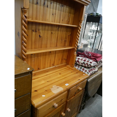 632 - PINE DRESSER