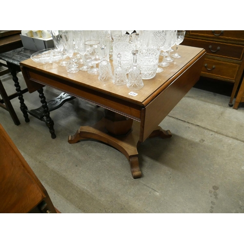 655 - DROP LEAF TABLE