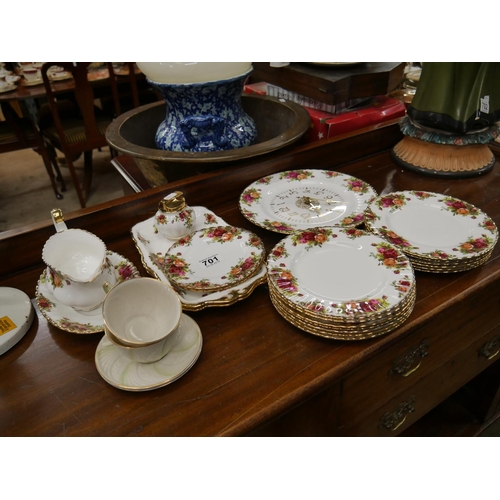 701 - LOT OF ROYAL ALBERT OLD COUNTRY ROSE PLUS 2 BELLEEK CUPS & SAUCERS