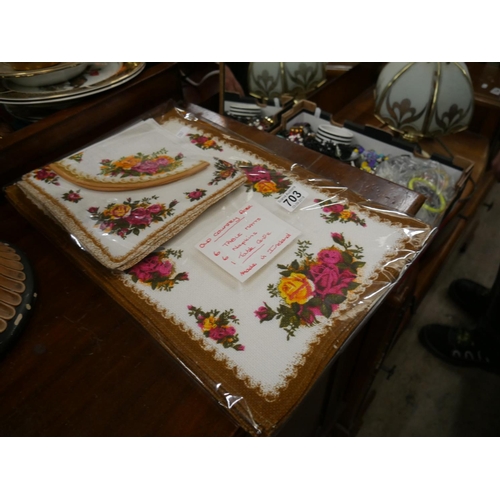 703 - ROYAL ALBERT OLD COUNTRY ROSE TABLE MATS, NAPKINS & TABLE CENTRE