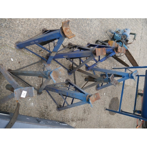 73 - 8 BLUE AXLE STANDS