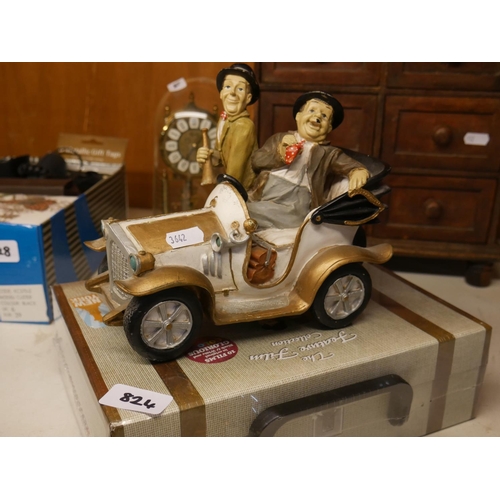 824 - LAUREL & HARDY SET PLUS MODEL CAR