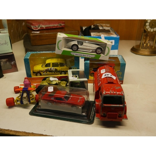 827 - LOT OF MODEL VEHICLES