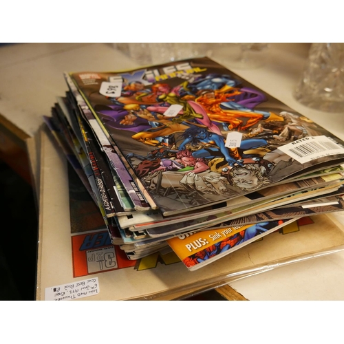 863 - LOT OF COMICS