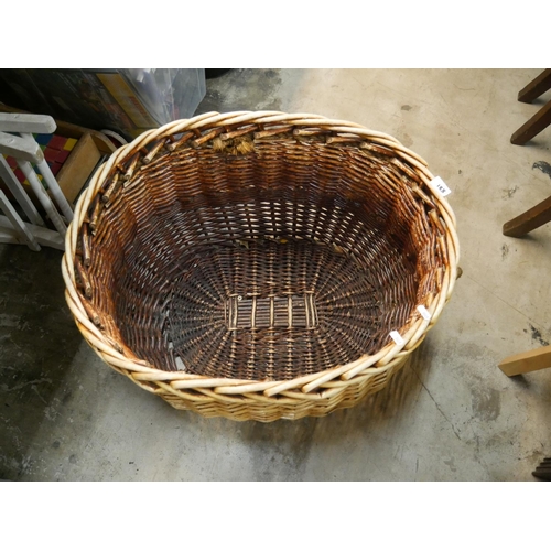 881 - LARGE BASKET