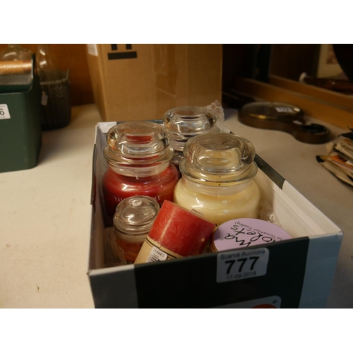 777 - BOX OF YANKEE CANDLES