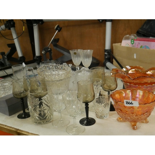 866 - LOT OF MIXED GLASSWARE