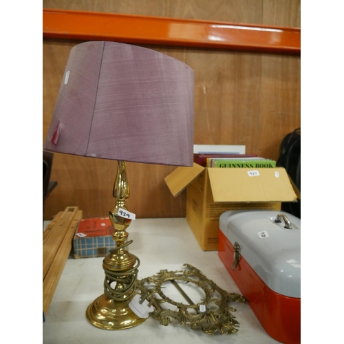 939 - BRASS PICTURE FRAME & TABLE LAMP