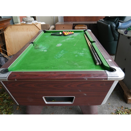 95 - POOL TABLE (AT BOTTOM OF YARD)