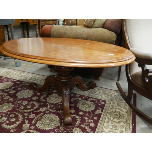 402 - LARGE VICTORIAN COFFEE TABLE