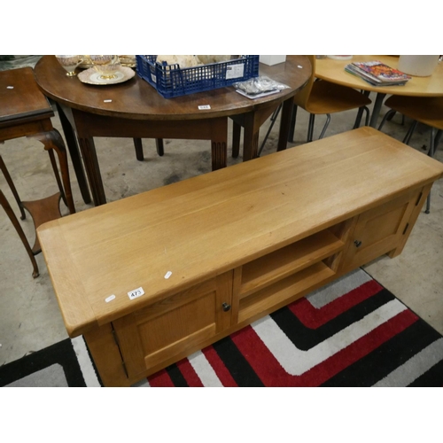 473 - OAK TV STAND