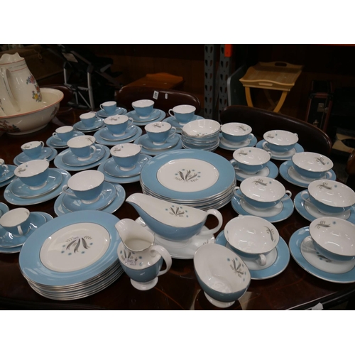 488 - LARGE ROYAL DOULTON DINNER & TEA SERVICE