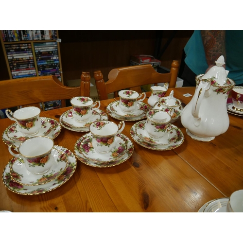 495 - OLD COUNTRY ROSE COFFEE SET & POT