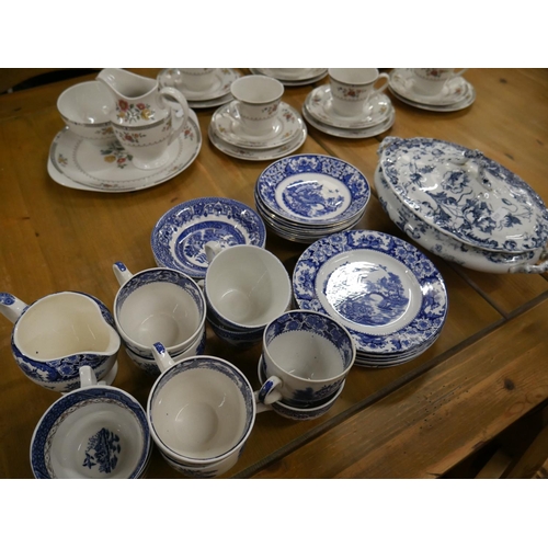 498 - BLUE & WHITE CHINA