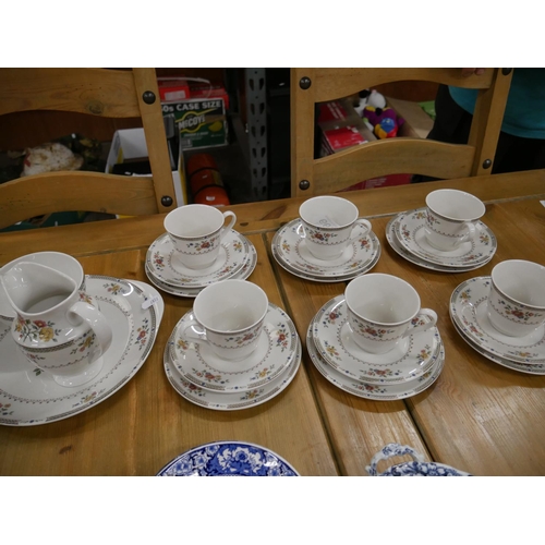 499 - DOULTON KINGSWOOD 21 PIECE TEA SET