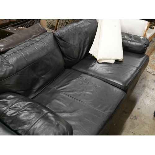 772 - LEATHER 2 SEATER SETTEE