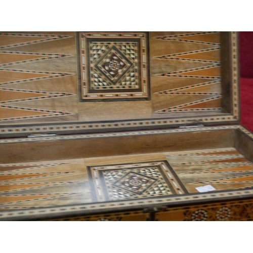 794 - INLAID BOX