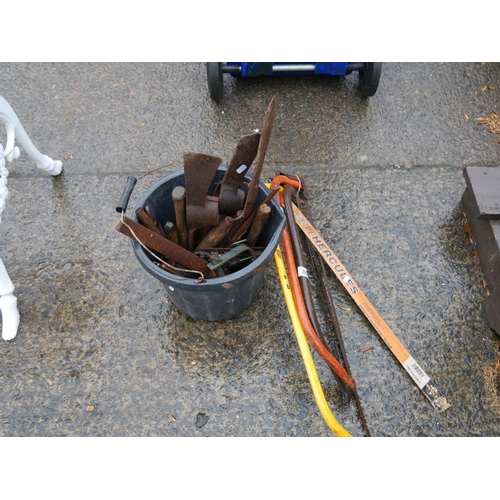 35 - LOT OF TOOLS