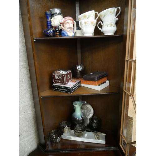 417 - CONTENTS OF CORNER CABINET