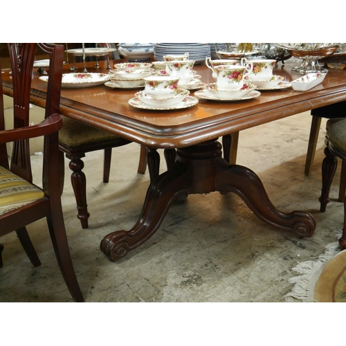 457 - PEDESTAL DINING TABLE