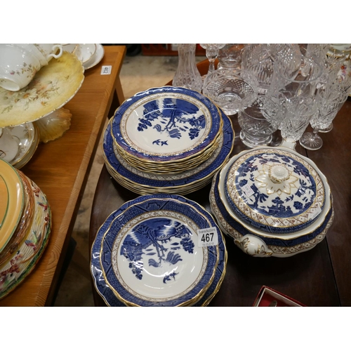 467 - LOT OF BLUE & WHITE CHINA