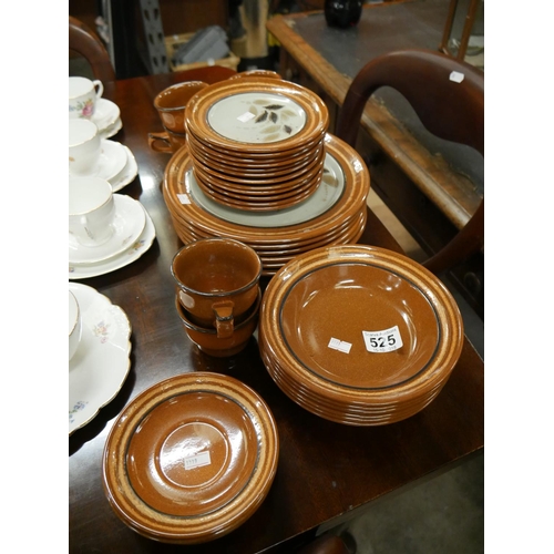 525 - LOT OF TABLE WARE