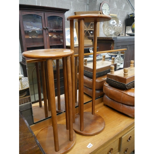 571 - 2 PLANT STANDS