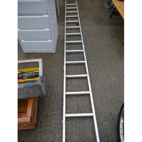 64 - ALUMINIUM LADDER