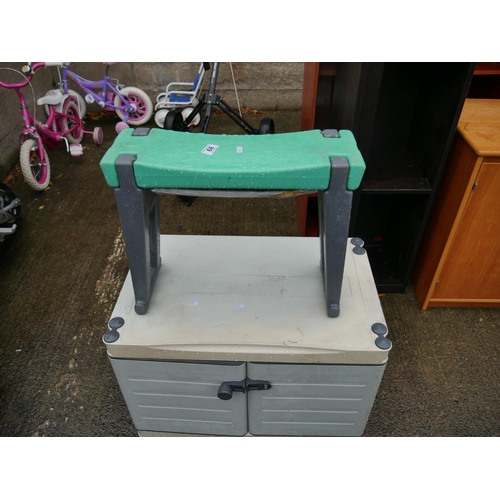 68 - GARDEN STORAGE BOX & STOOL