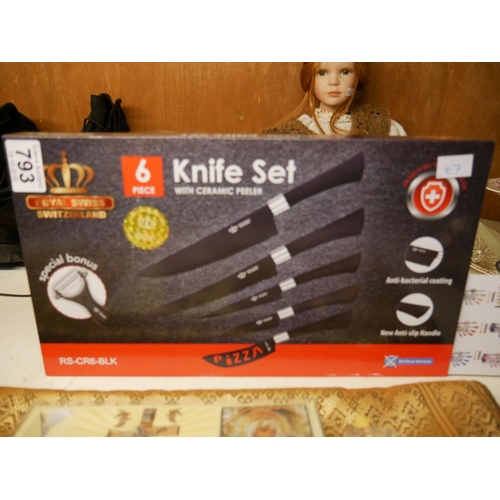 793 - KNIFE SET