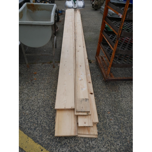 38 - LOT OF WHITE WOOD