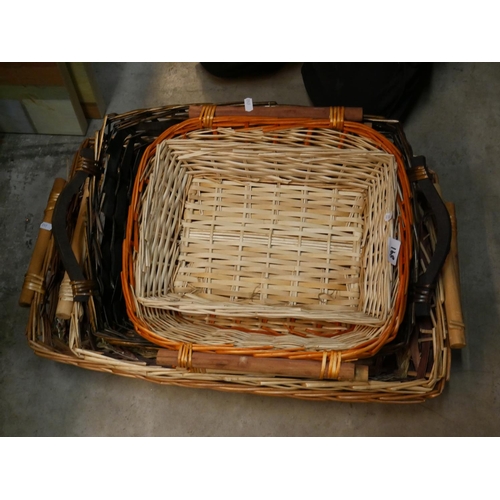 891 - LOT OF BASKETS