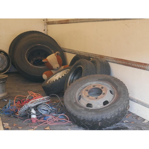 136 - CONTENTS OF LORRY BODY