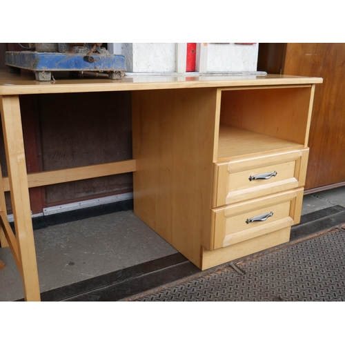 121 - PINE DESK