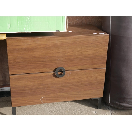 125 - CHEST OF DRAWERS