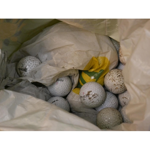 866 - LOT OF GOLF BALLS