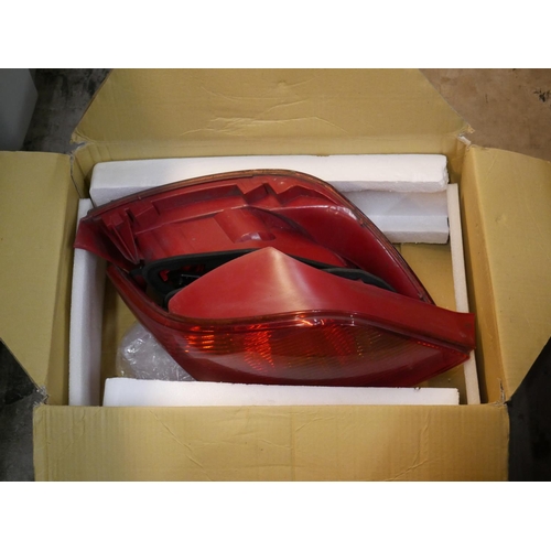 900 - PEUGEOT TAIL LIGHTS